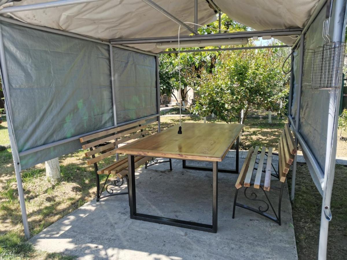 Vacation Home On Krasnomayakskaya 36 Szuhumi Kültér fotó