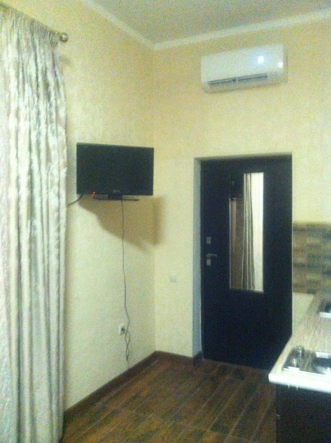 Vacation Home On Krasnomayakskaya 36 Szuhumi Kültér fotó