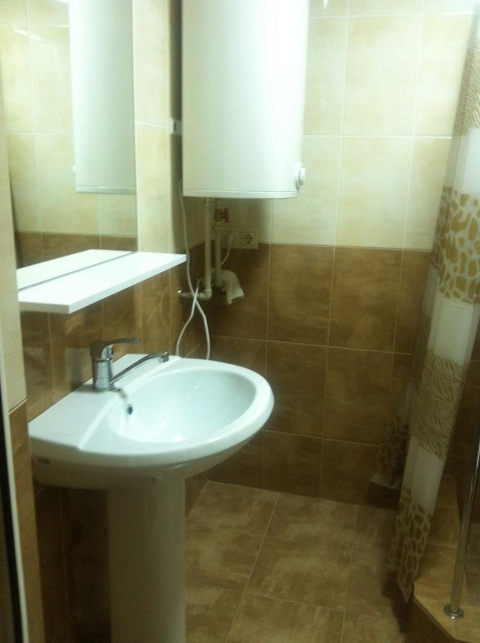 Vacation Home On Krasnomayakskaya 36 Szuhumi Kültér fotó